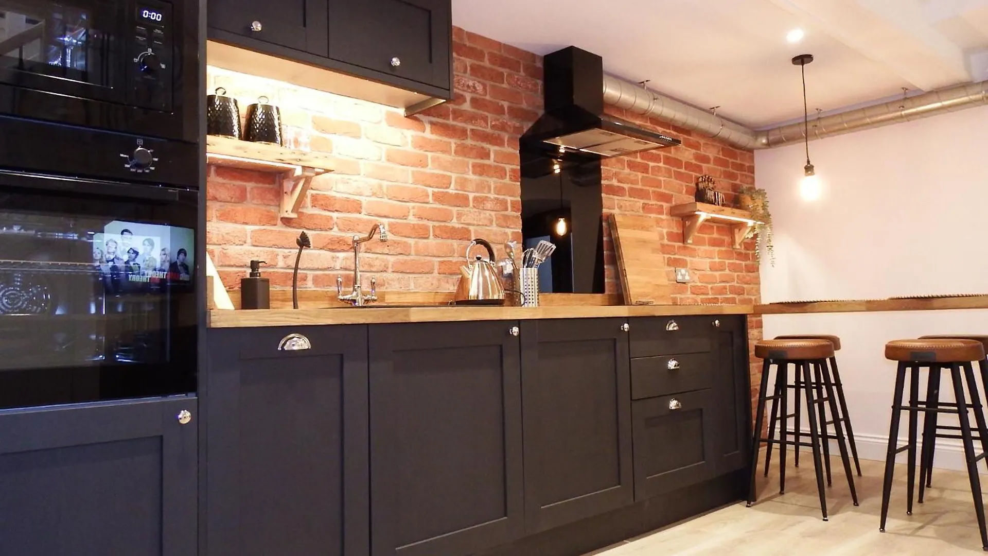 Newly Renovated Stunning Warehouse Apartment Bournemouth